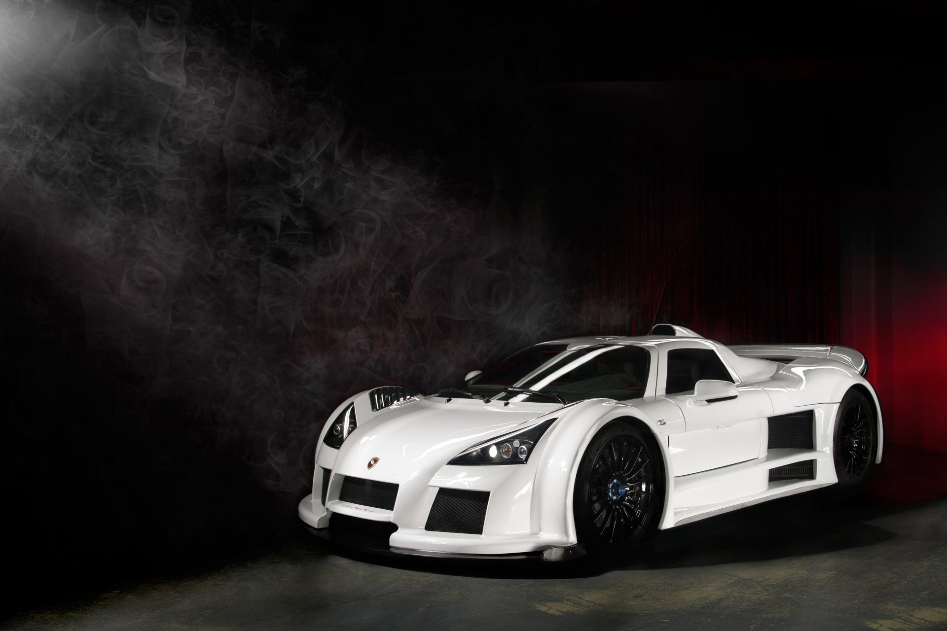 gumpert apollo supercar weiß licht rauch