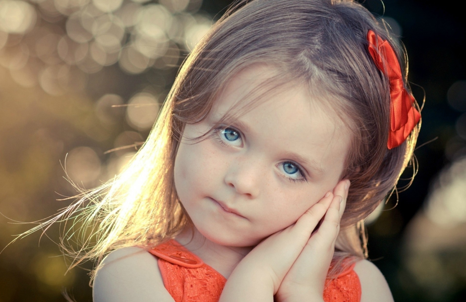 cara arco chica ojos niños vista sol decoración dormir manos rojo