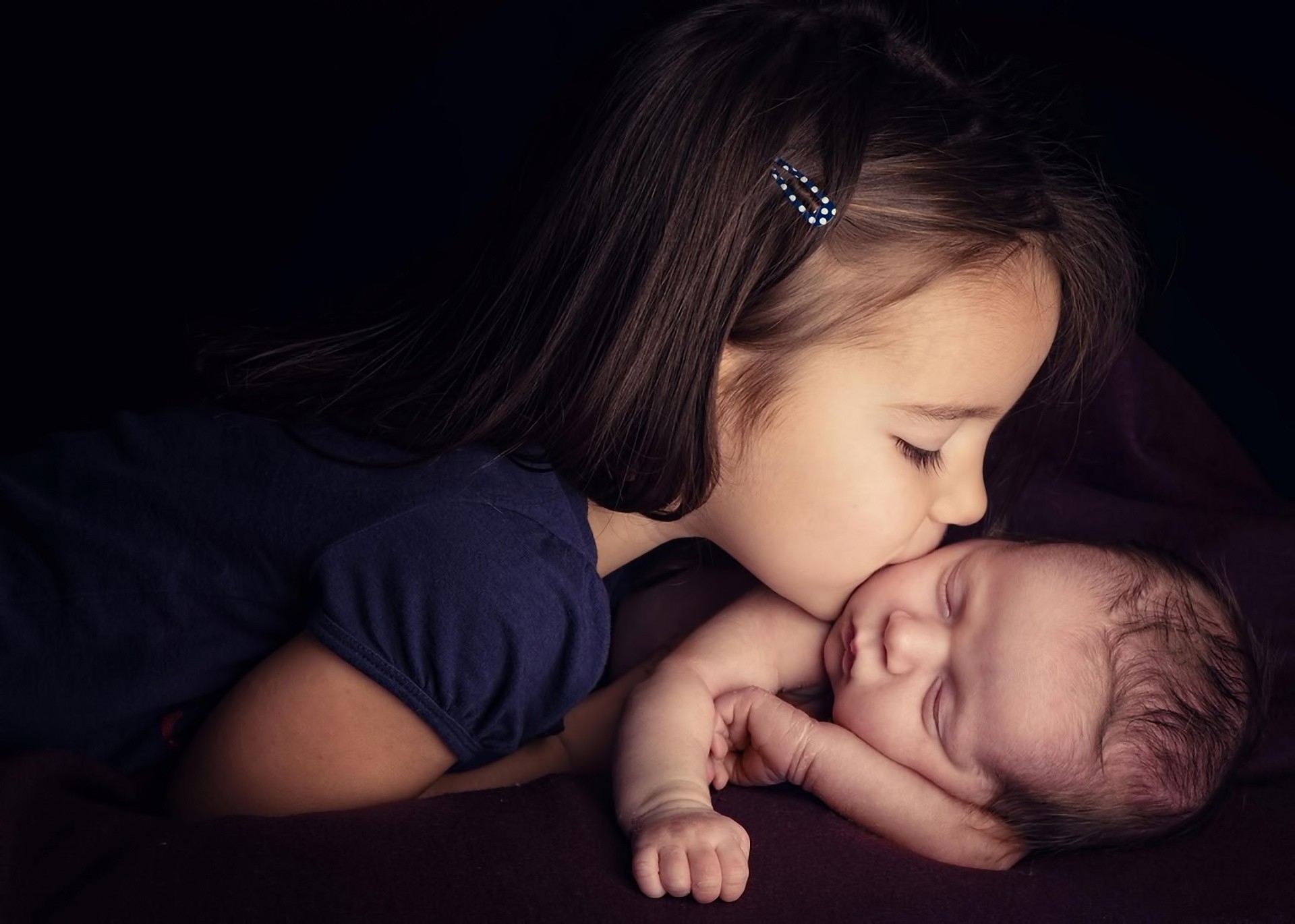 amour fille enfants tendresse enfant baiser