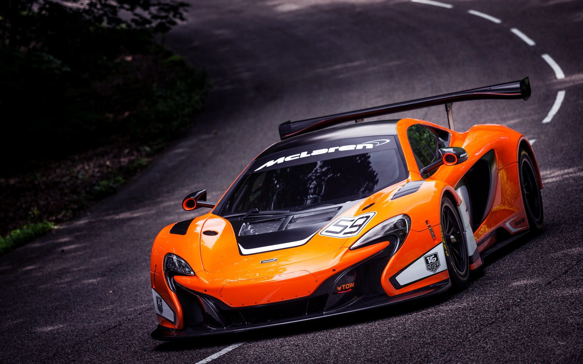 mclaren 650s gt3 samochód sportowy supersamochód samochód pomarańczowy przód maska w ruchu asfalt