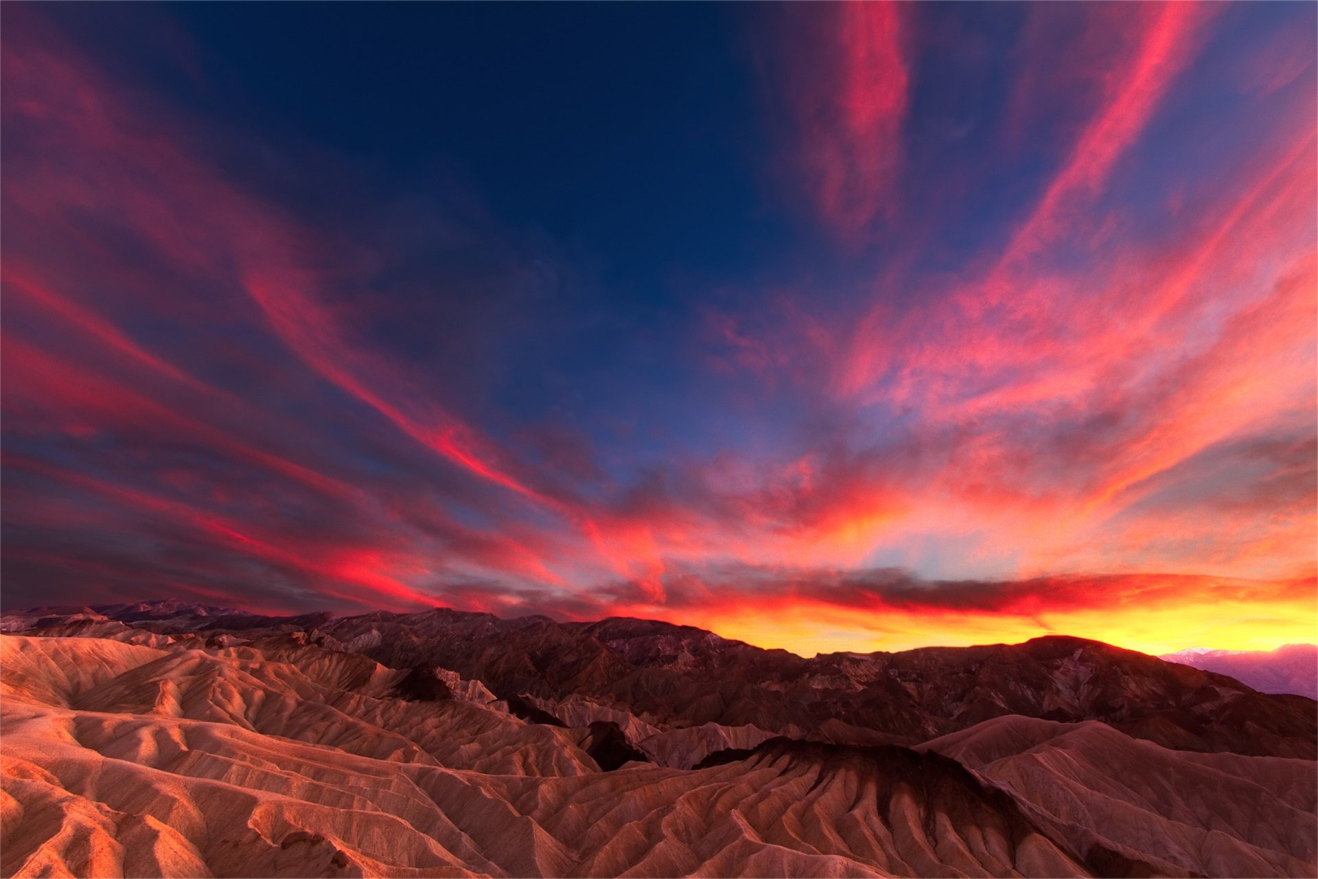 montañas puesta de sol cielo sol nubes