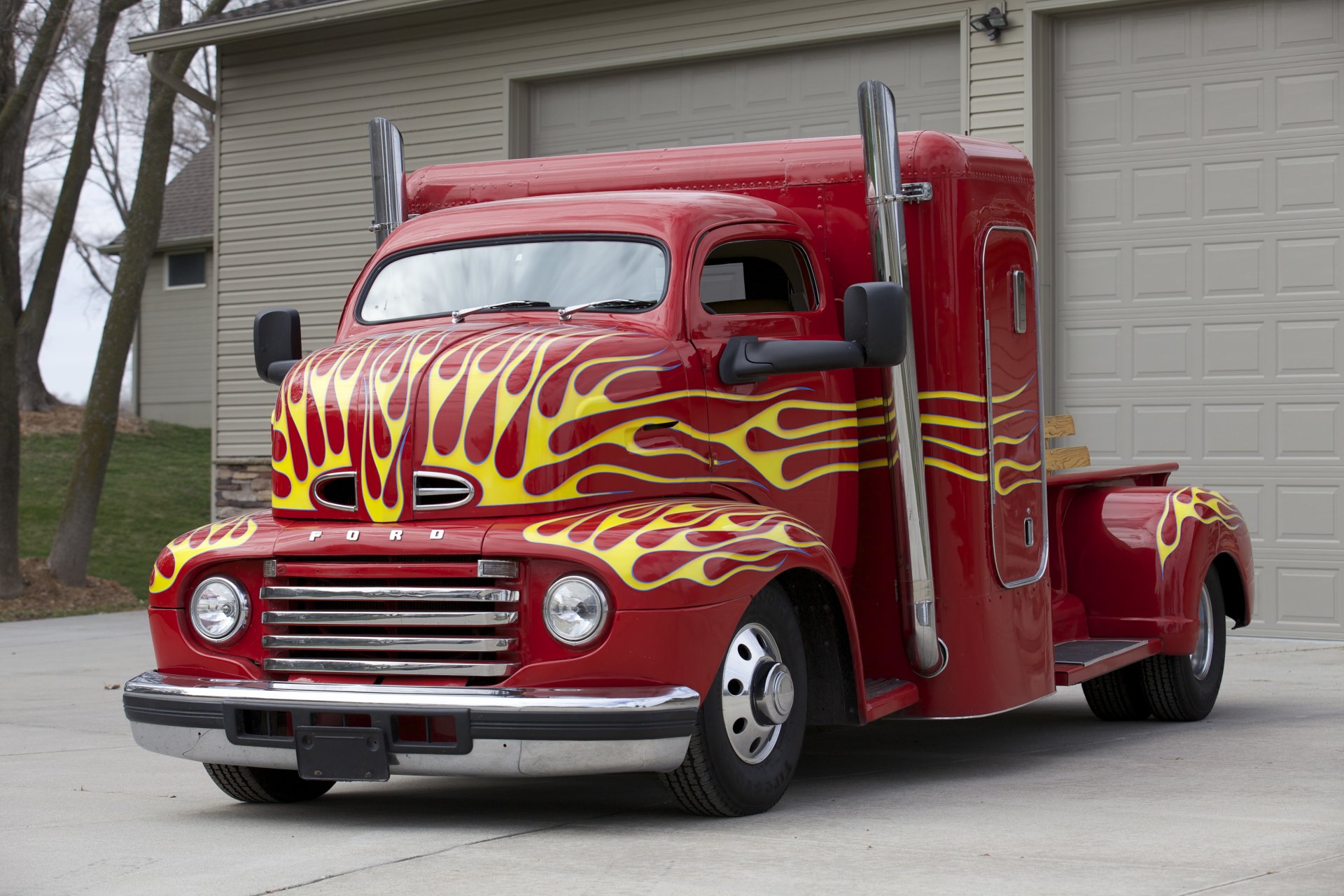 voiture ford ce année 1950 break grandeur nature rouge tuning classique