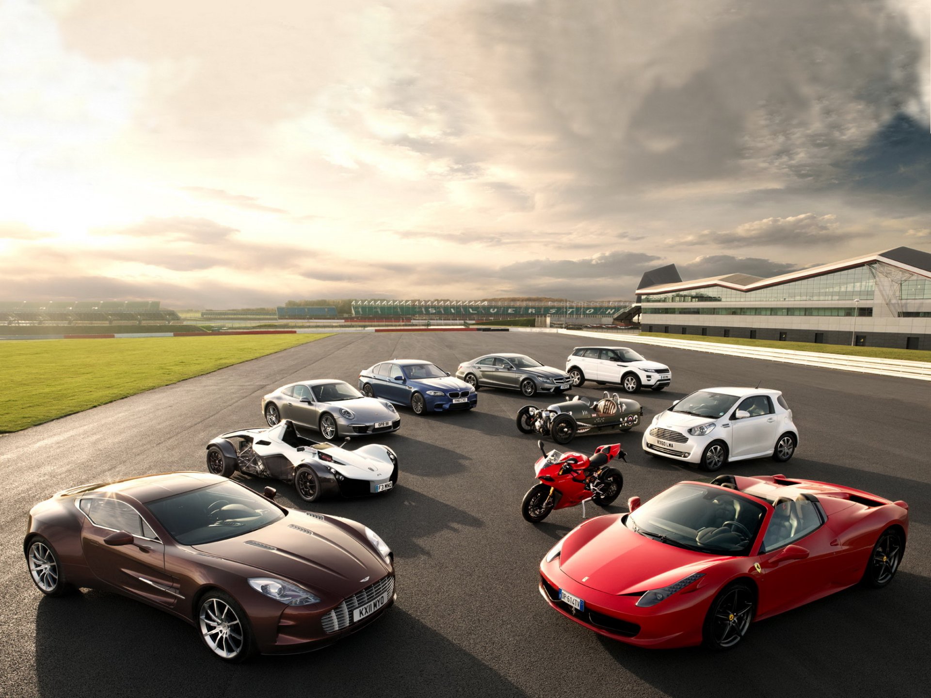 aston martin ferrari te morgan porsche bmw mercedes-benz land rover