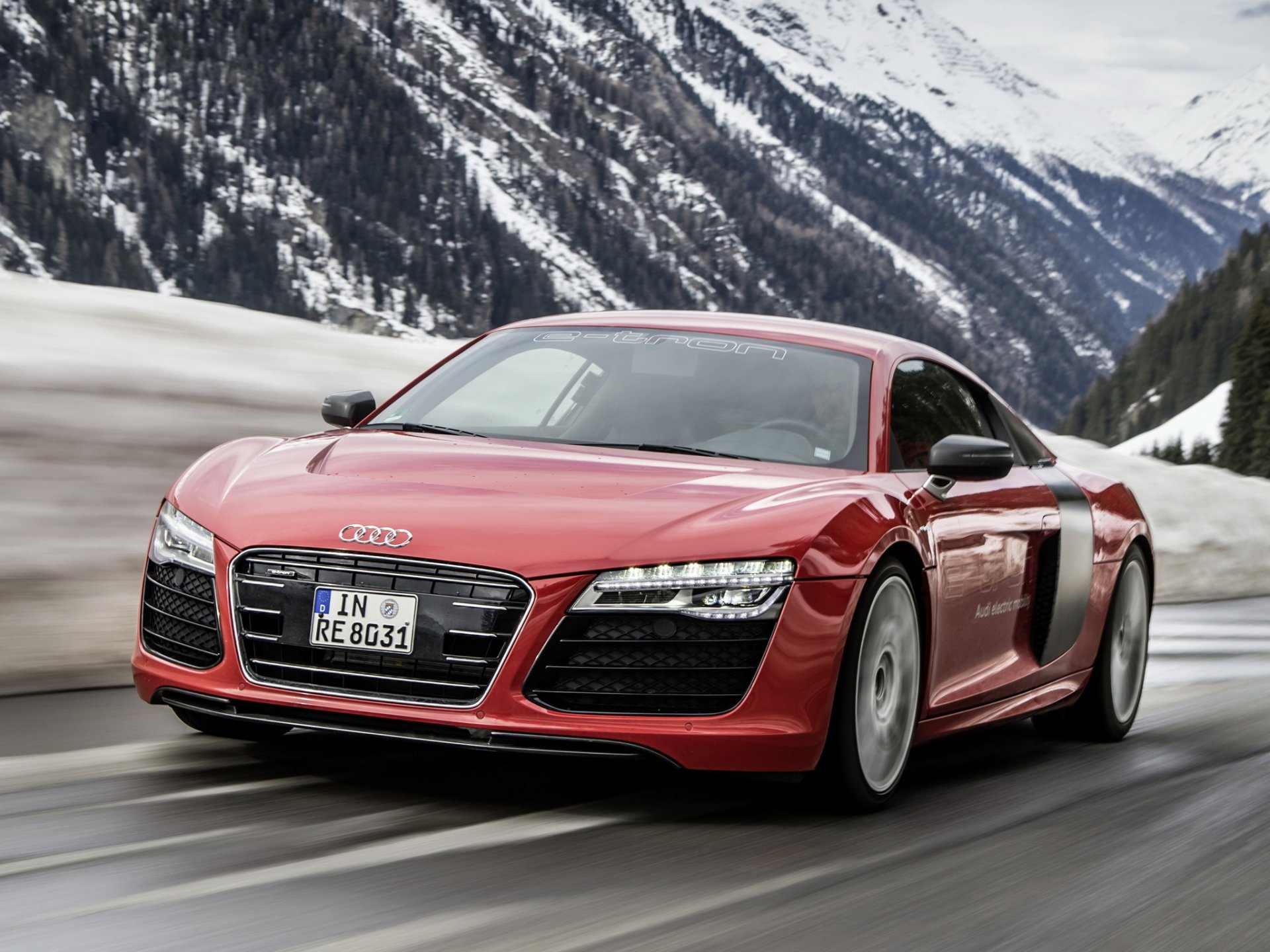 audi r8 e-tron prototipo auto strada montagna neve