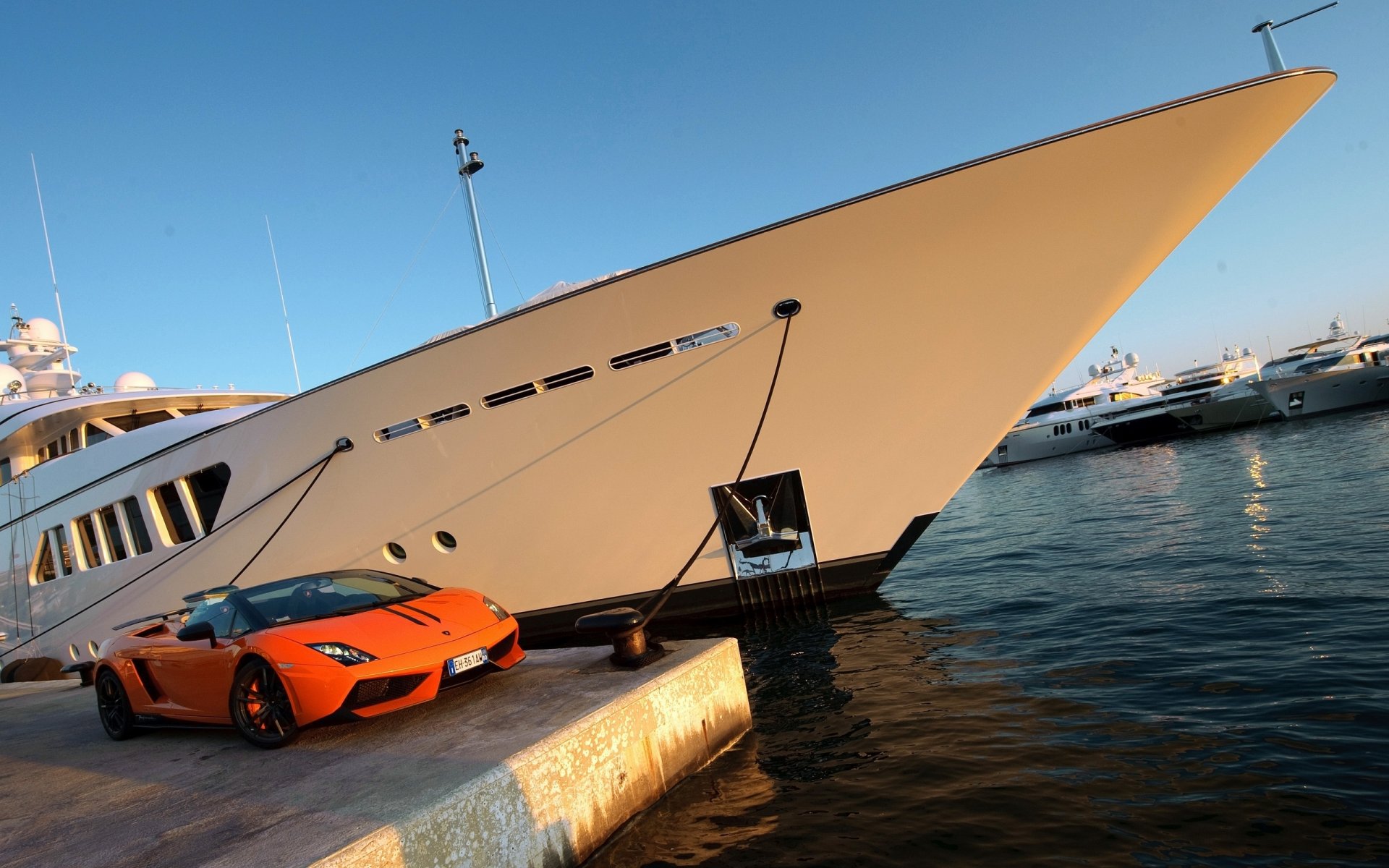 gallardo lp 570-4 spyder performante ville port navire paquebot yacht ancre ciel nez mer quai