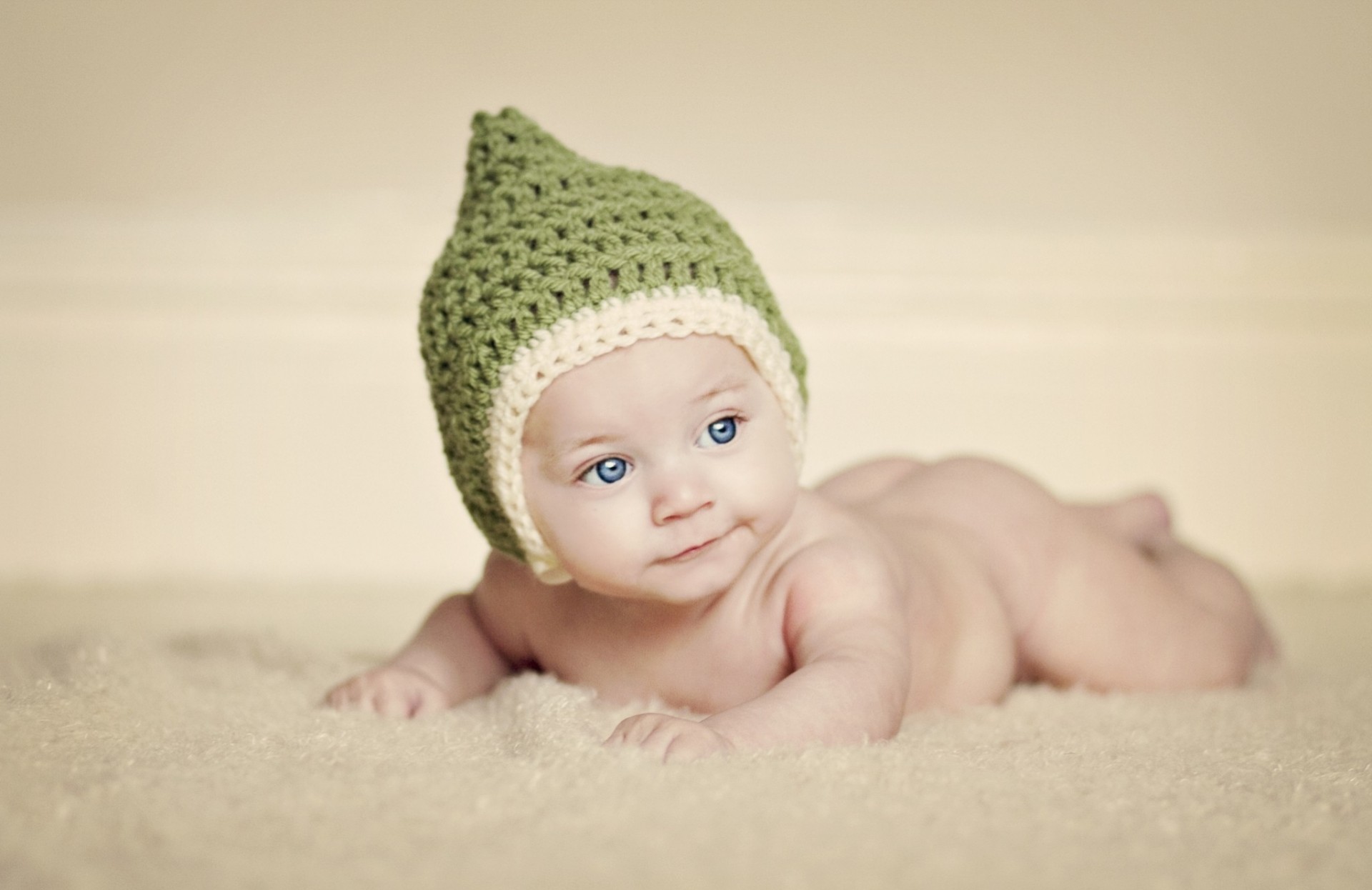 verdure chapeau bébé nouveau-né enfants tricoté fond uniforme yeux humeur