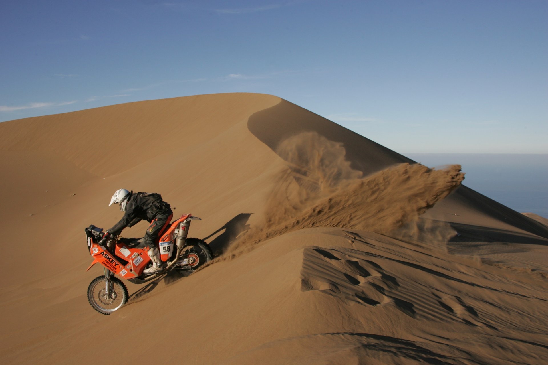 desert dune sand bike rider rally to dakar