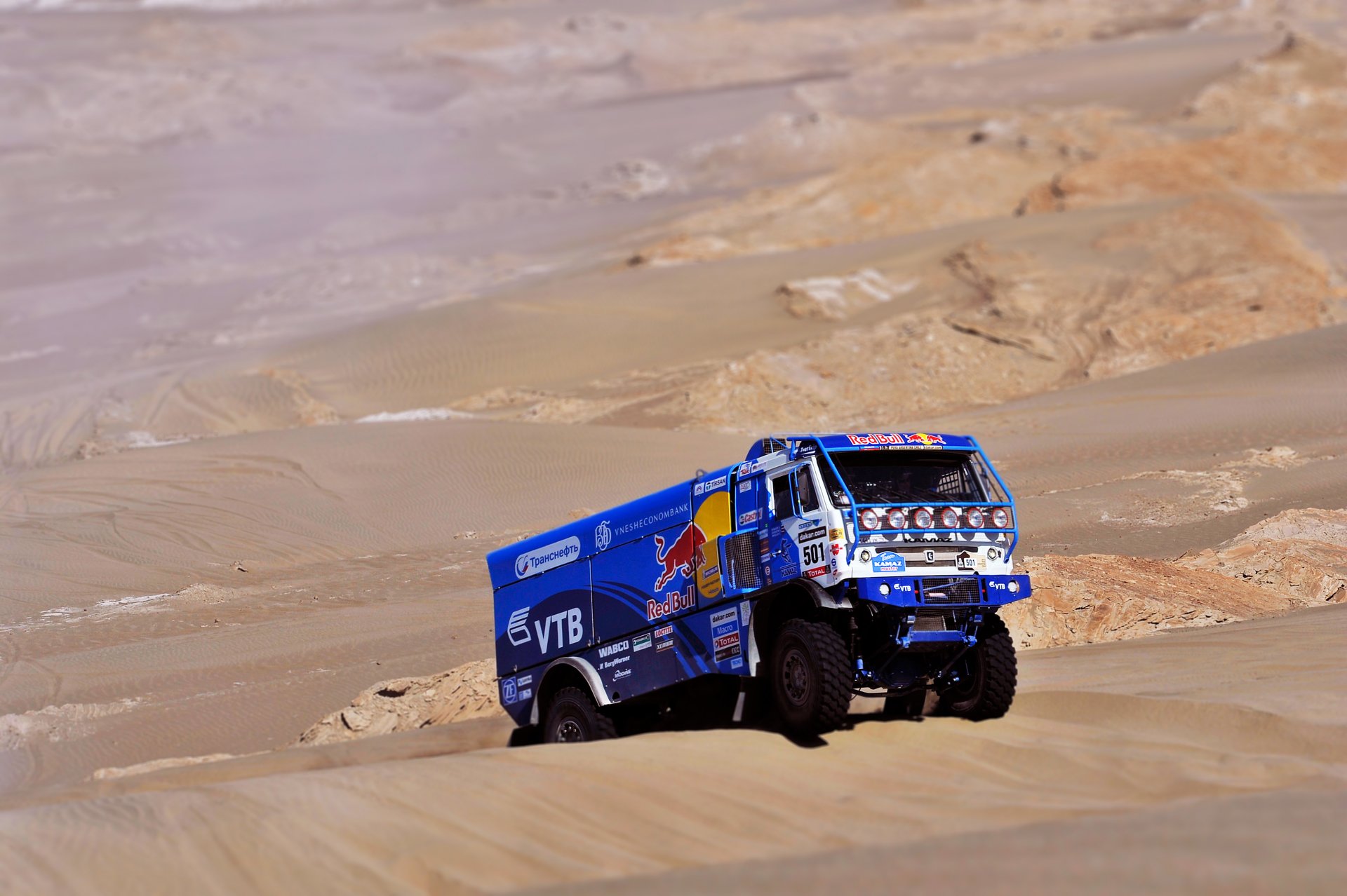 kamaz lkw dakar red bull rallye auto düne sand aufstieg