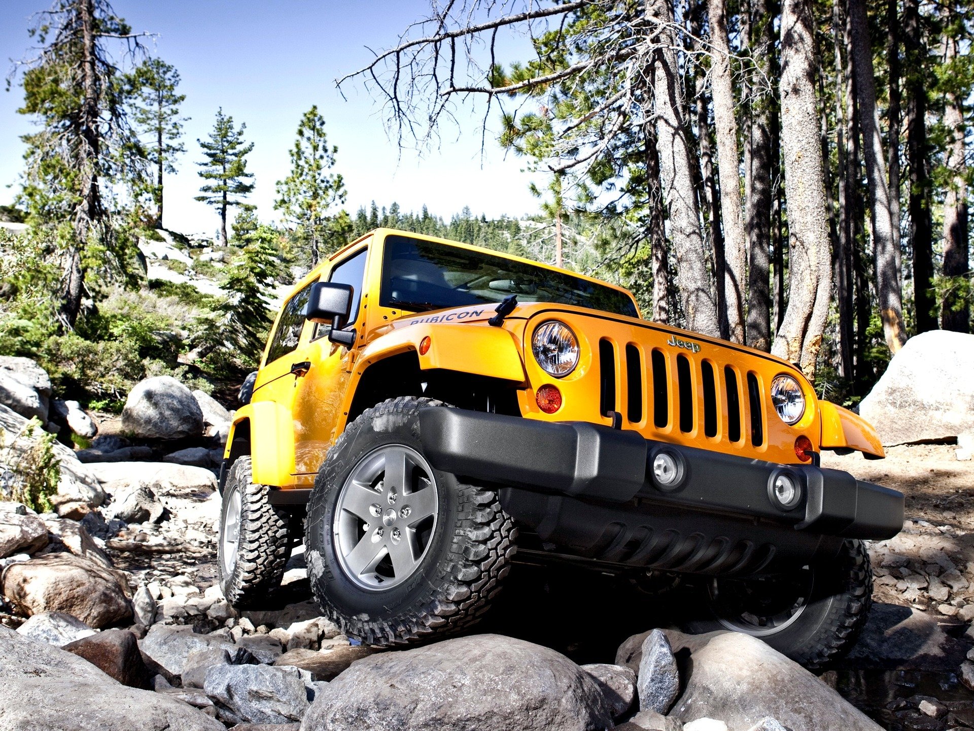 автомобиль обои желтый jeep wrangler обоя джип вранглнер рубикон внедорожник камни передок