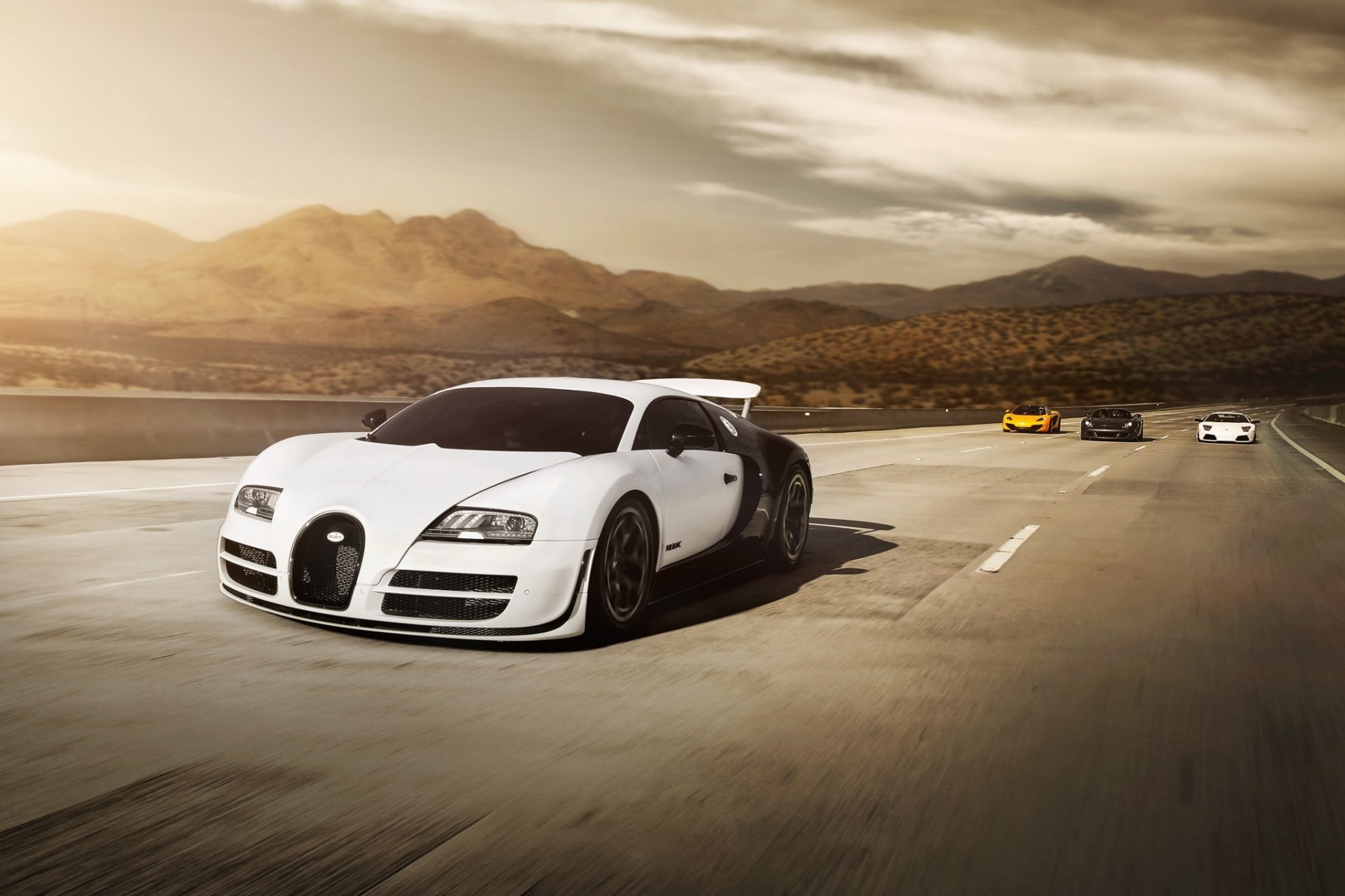 bugatti veyron bianco mclaren mp4-12c giallo porsche carrera gt lamborghini murcielago automobili esotico sportcar