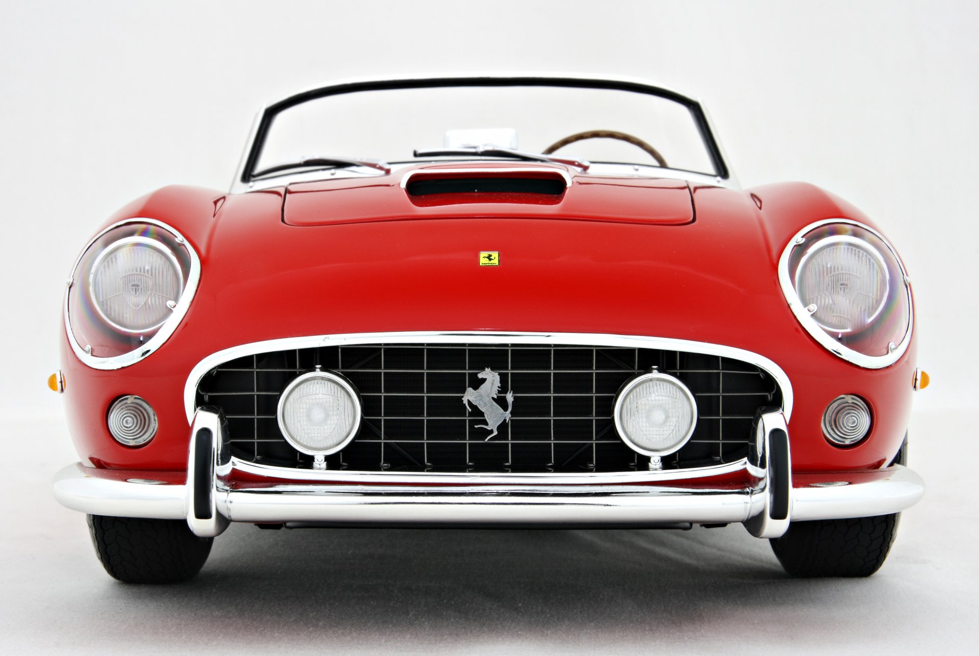 ferrari gt retro red hood logo modelka