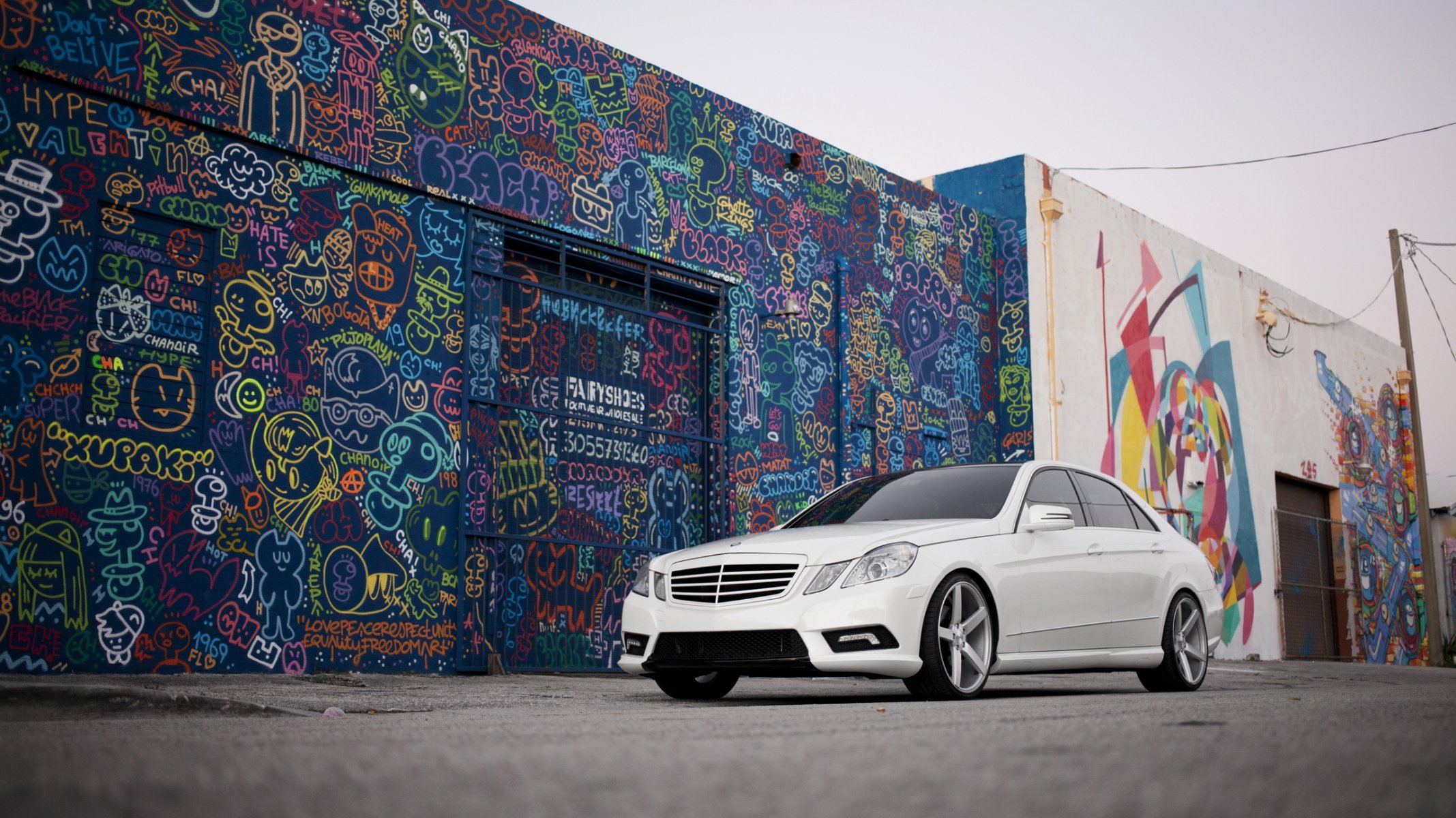 mercedes e-klasse tuning weiß graffiti front limousine