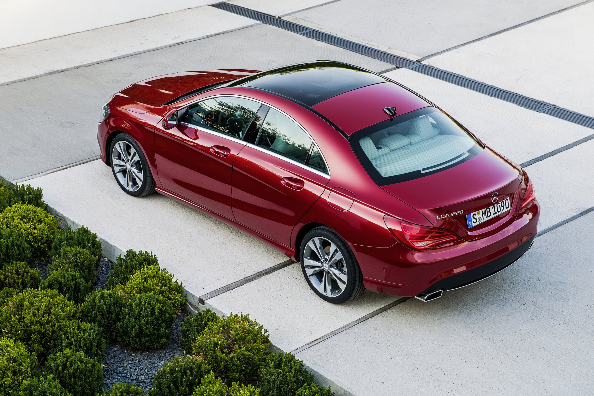 mercedes cla rot straße busch mercedes rot büsche