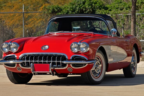 Rote Chevrolet Corvette C1 1959 Vorderansicht