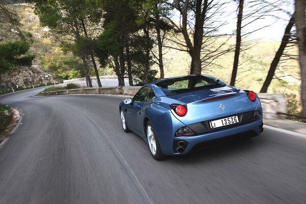 Vitesse sur la route supercar dans l inconnu