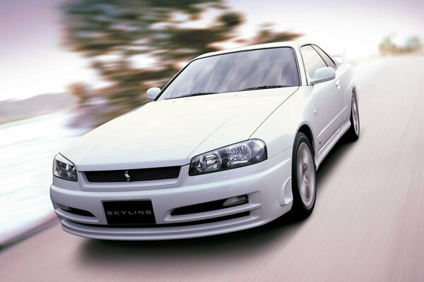 El legendario coche japonés Nissan R34 gt