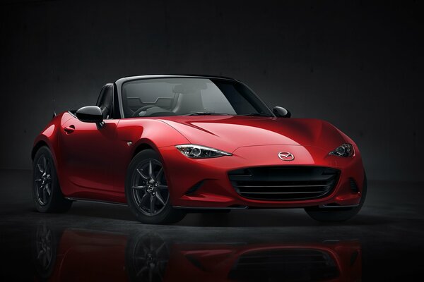 Cool red Mazda, foto in studio