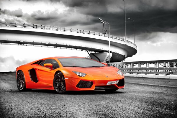 Pomarańczowy Lamborghini superszybki supersamochód