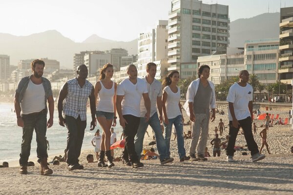 Los actores de la película Fast & Furious 5 en el fondo del mar