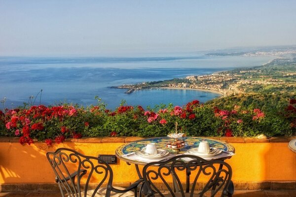 Landscape horizon on the coast of Italy