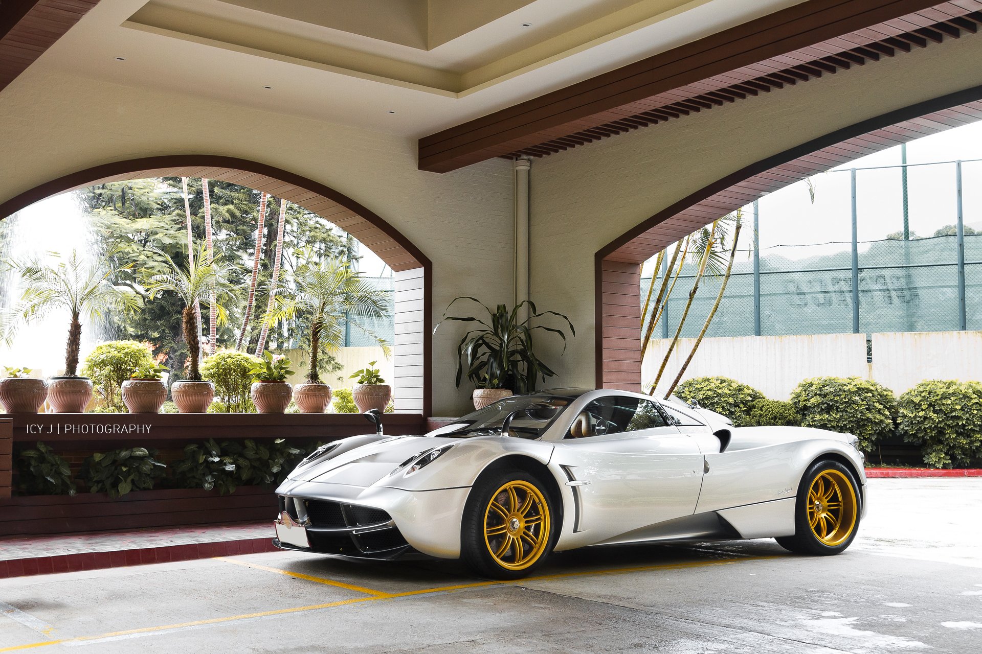 pagani huayra bianco v12 pagani huayra