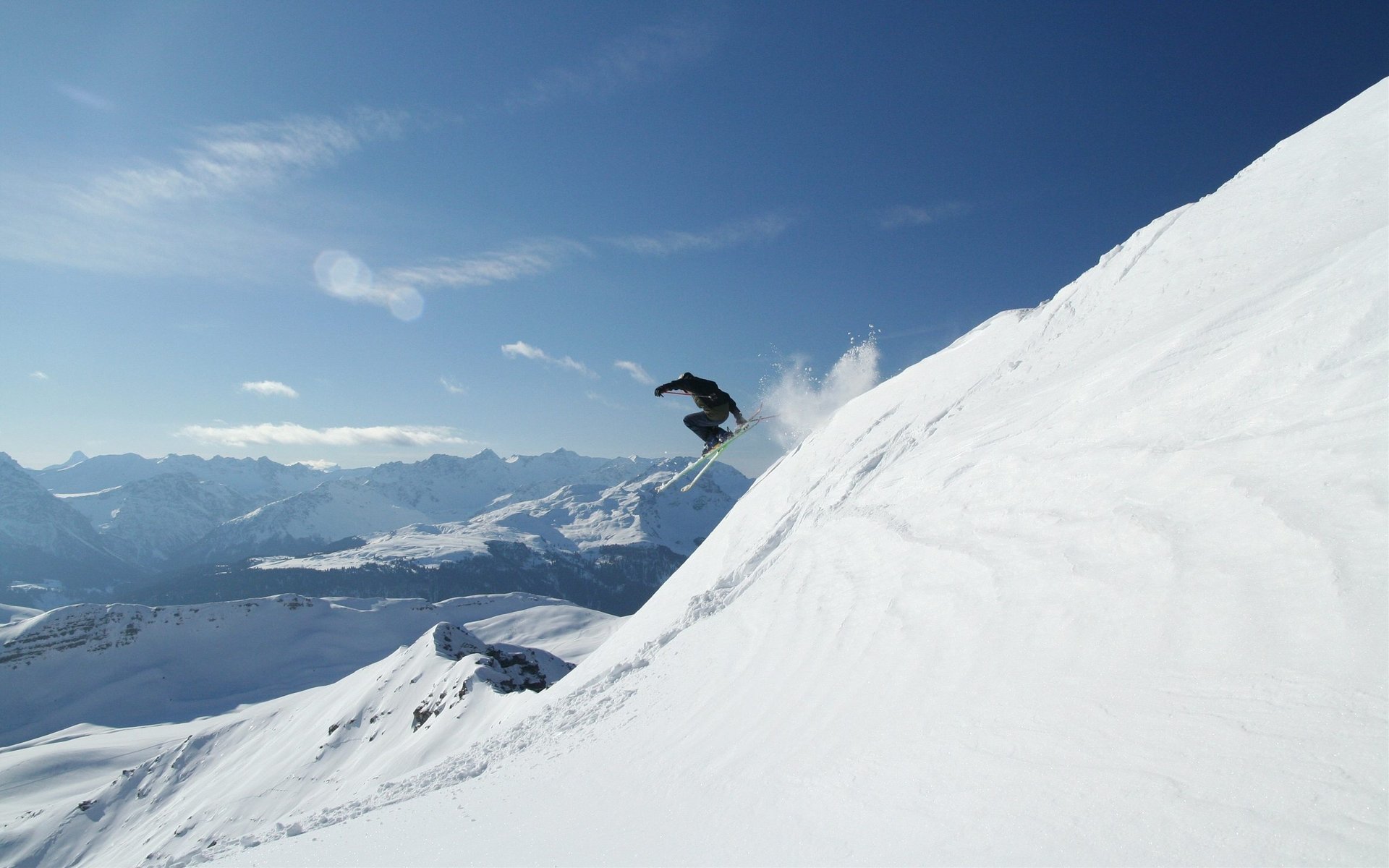 sciatore discesa montagna pendenza neve