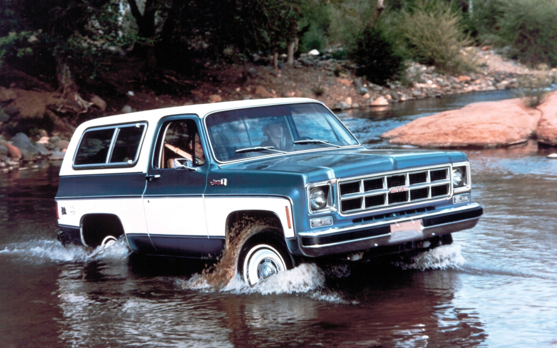 gmc джимми 1978 года джип внедорожник передок река брод фон