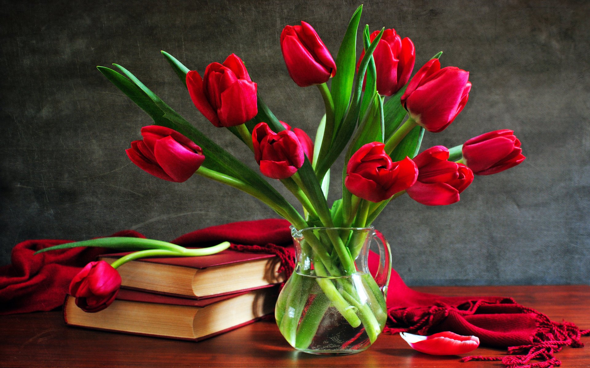 bouquet ancora vita libri vaso tulipani