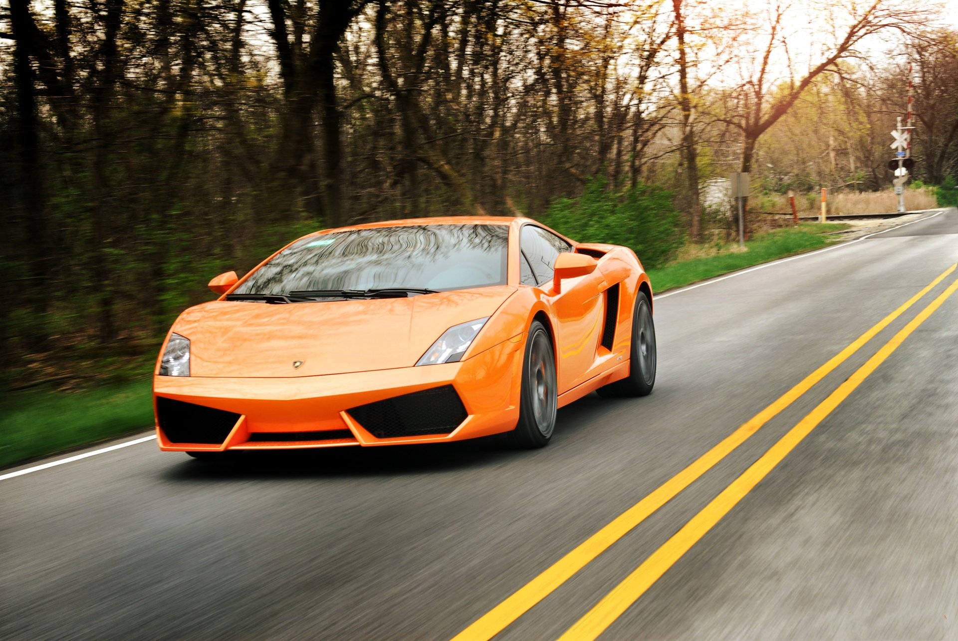 lamborghini gallardo lp550-2 arancione alberi lamborghini gallardo strada segnaletica orizzontale strisce gialle