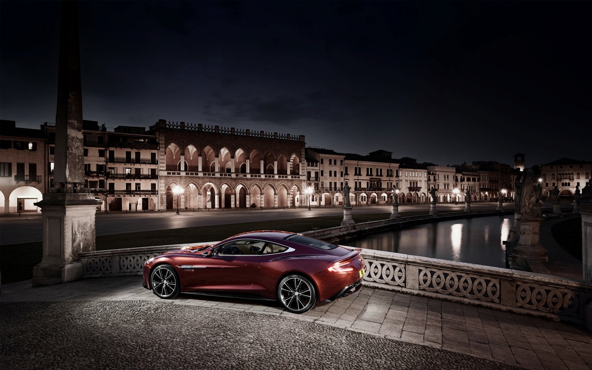 aston martin am310 vanquish ville nuit rouge lumières