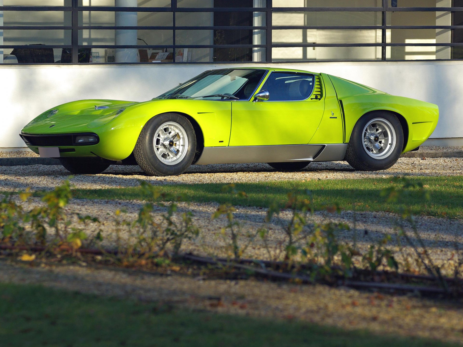 lamborghini miura lamborghini miura vert vue latérale bâtiment