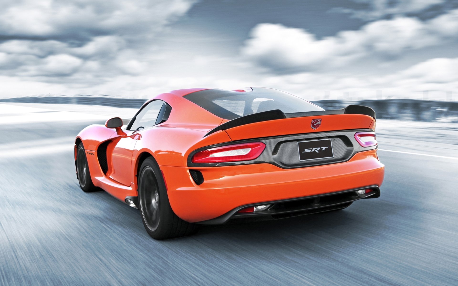 esquiver cent vipère ta dodge viper supercar orange vue arrière ciel
