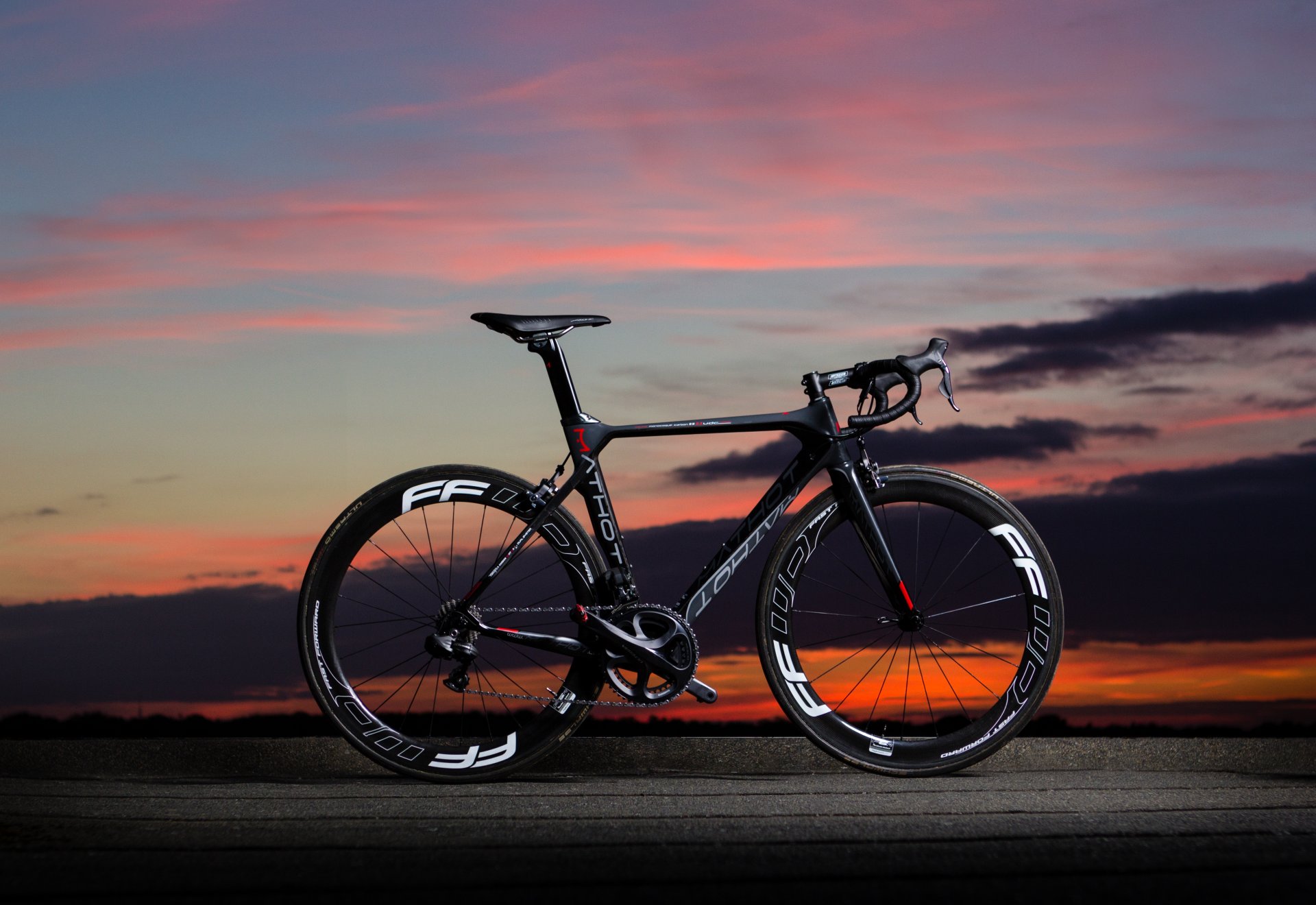 mathot pallium vélo carbone paysage ciel coucher de soleil