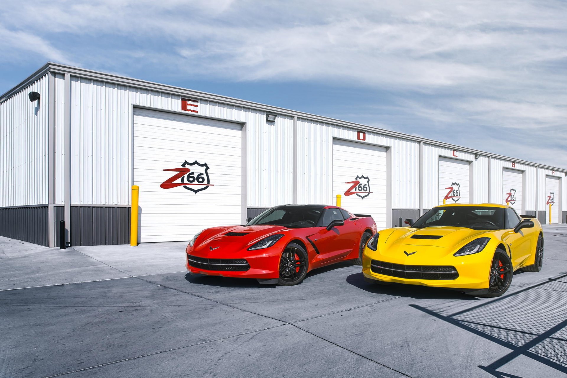 chevrolet corvette c7 stingray rouge jaune avant chevrolet stingray rouge boîtes