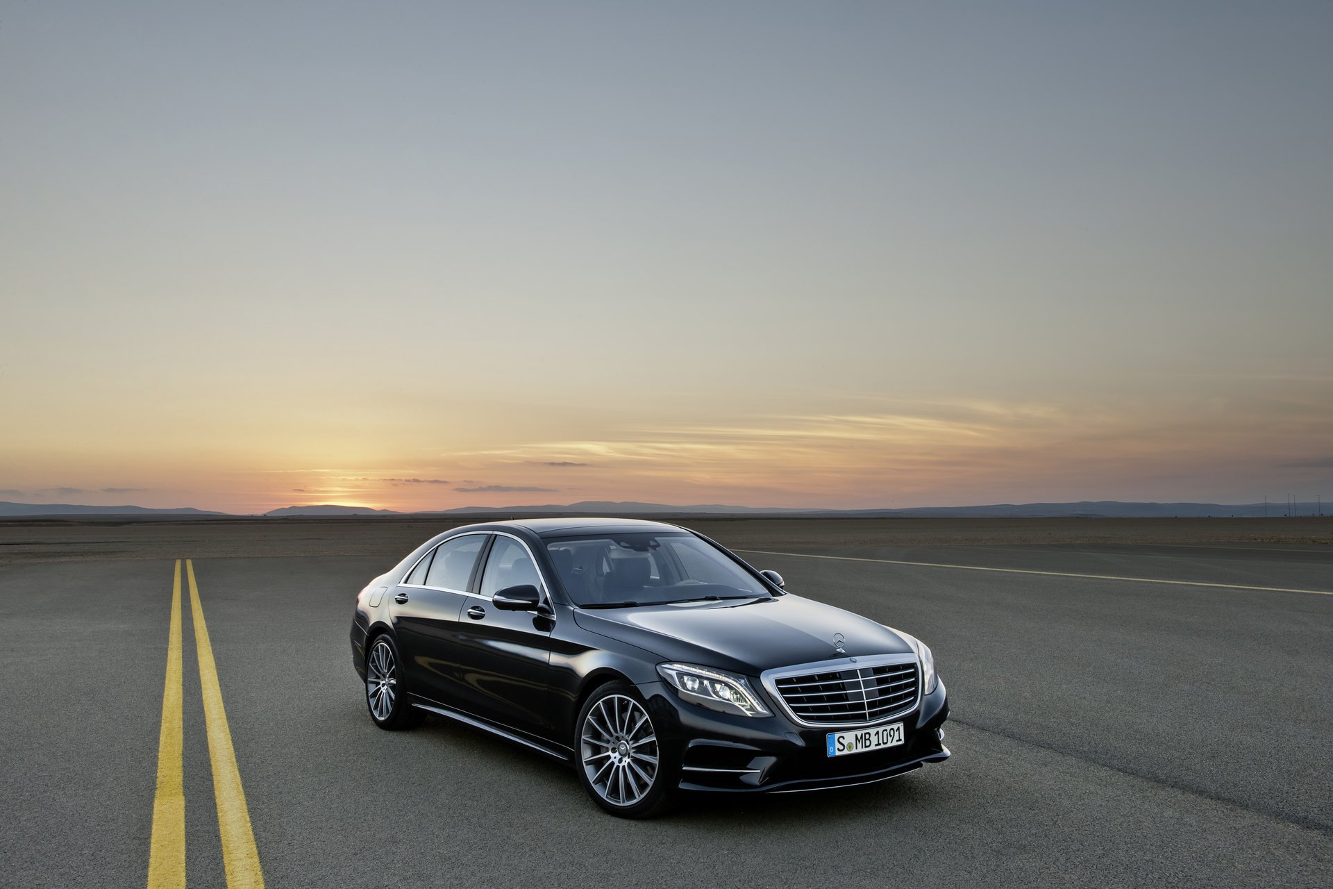 mercedes s-klasse flaggschiff schwarz dioden straße sonnenuntergang