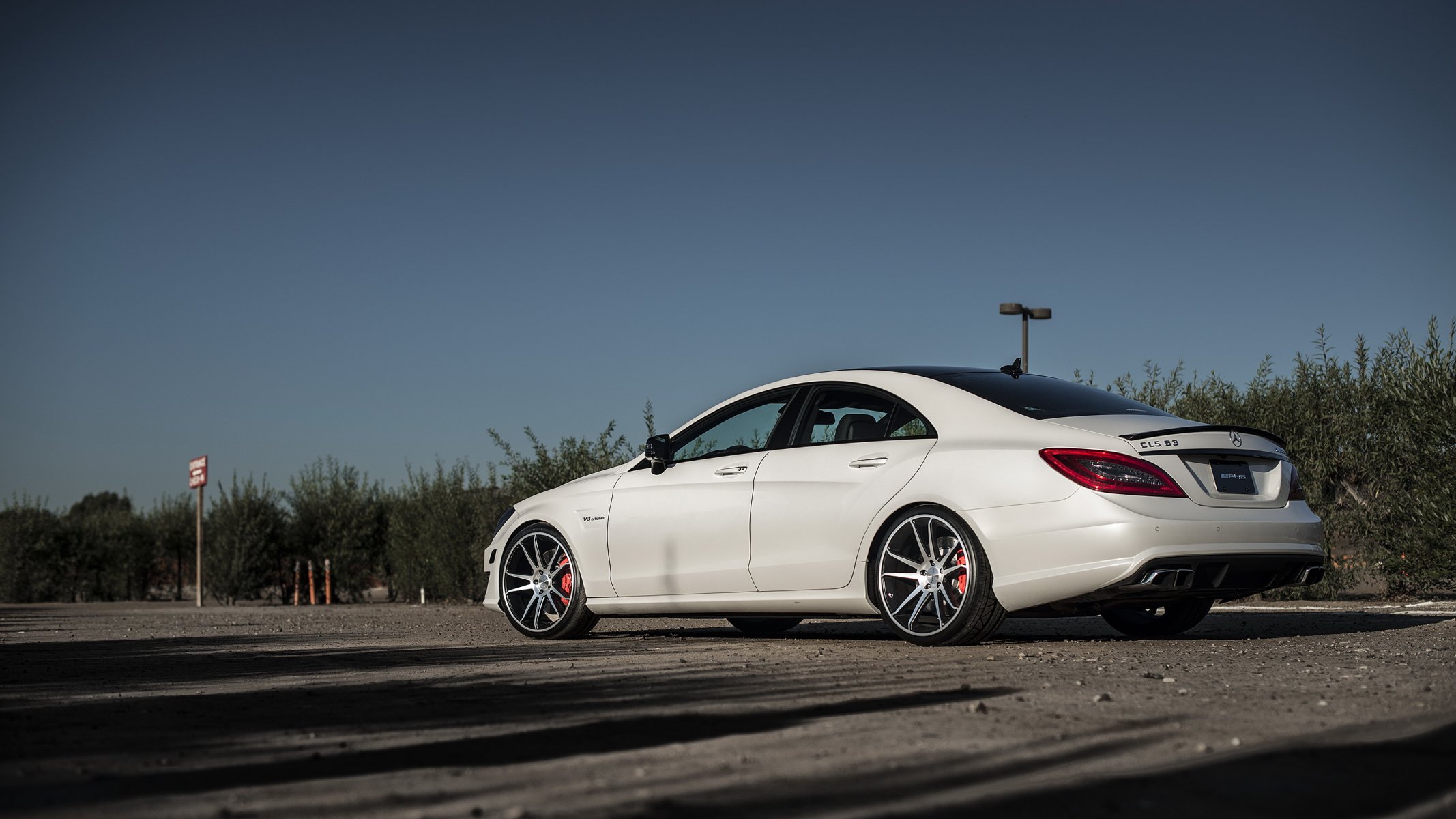 mercedes benz cls63 amg blanc mercedes côté