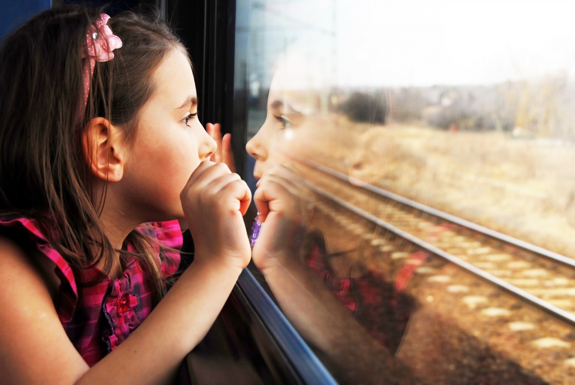 bebé ventanas del tren lindo tristeza niños chica bonita