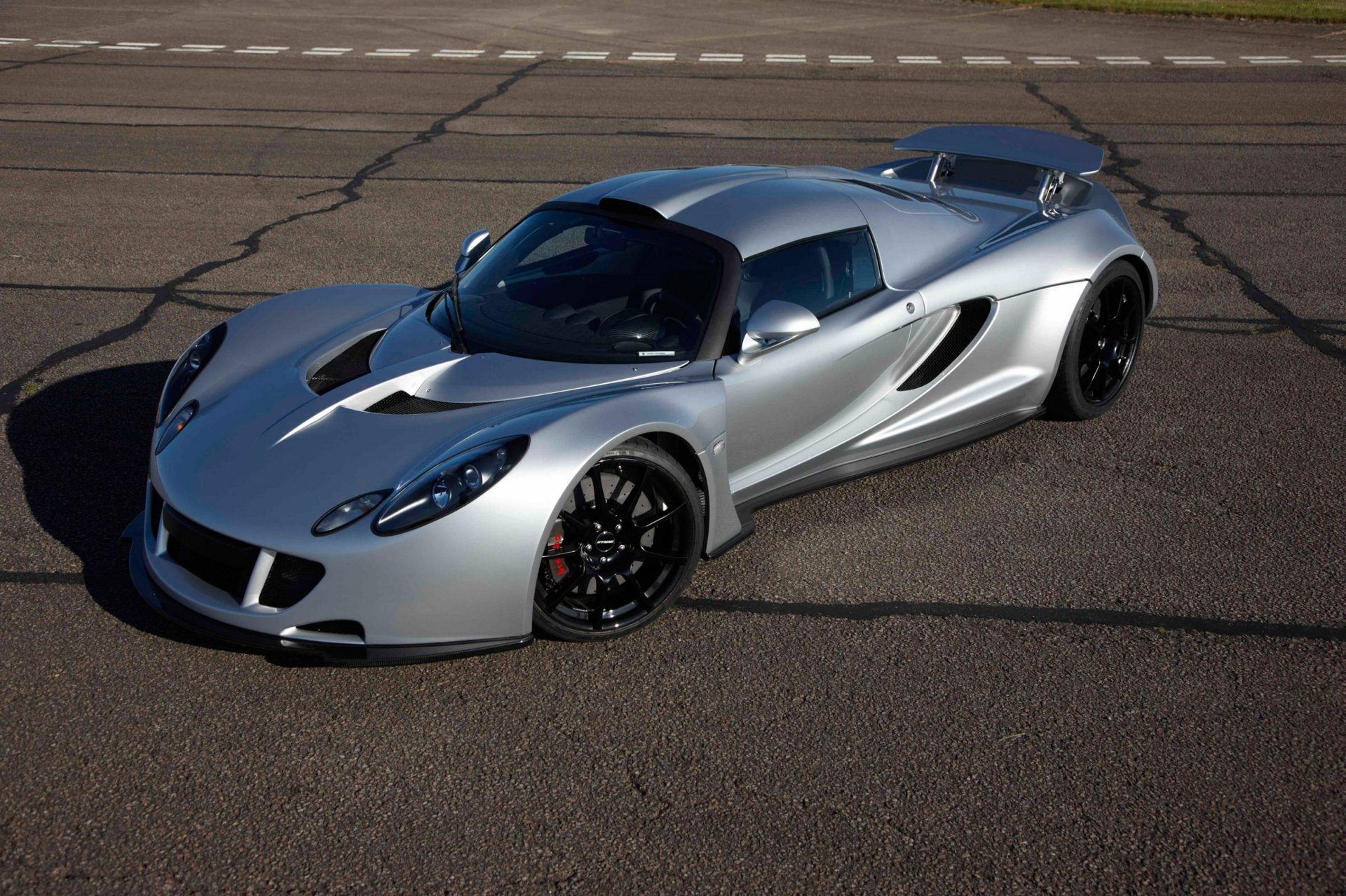 hennessey venom gt supersamochód srebrny