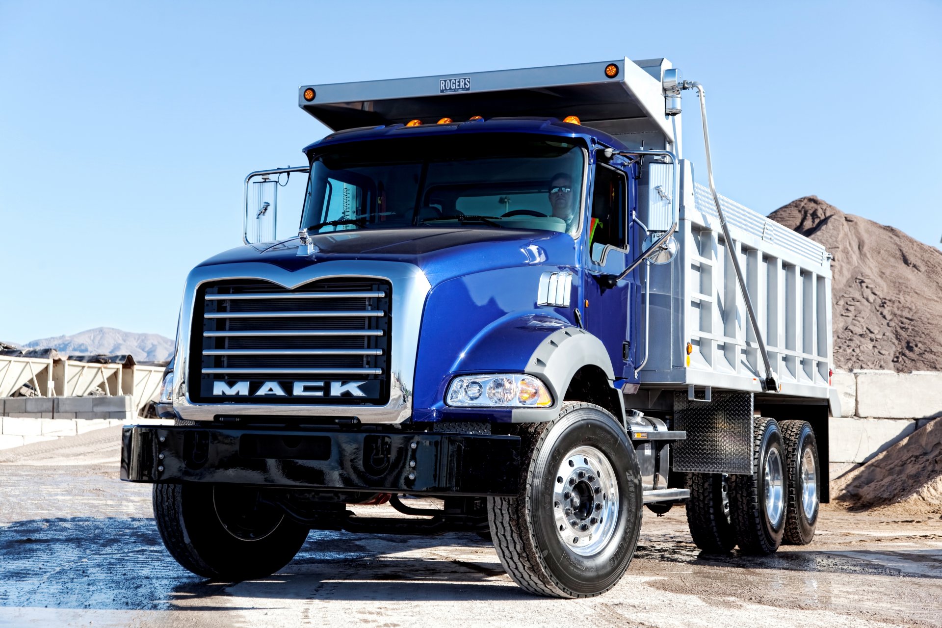 mack granite 6x4 dump truck heavy trucks truck blue body cabin