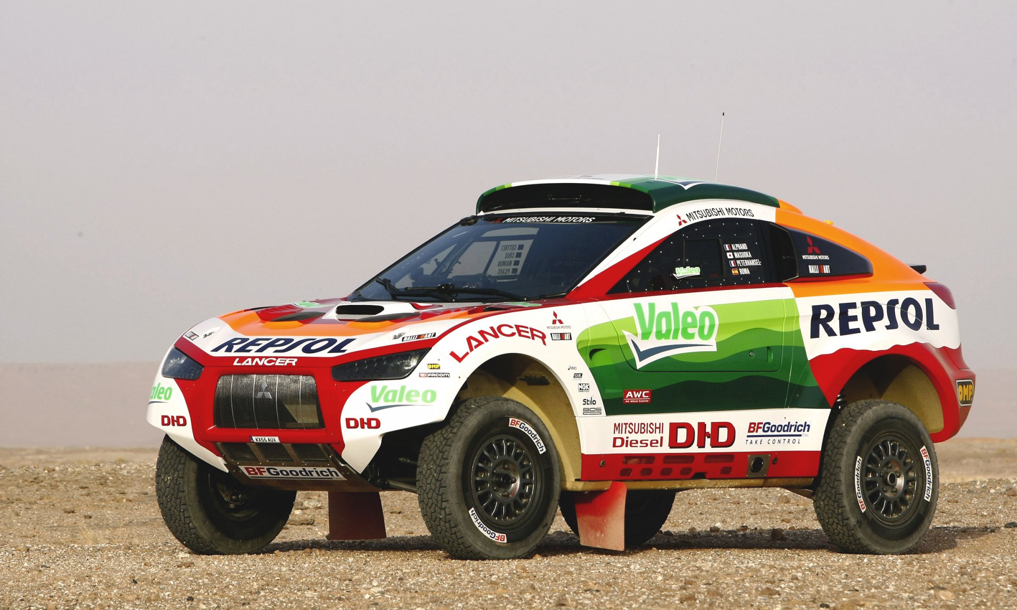mitsubishi mitsubishi rally dakar suv auto car desert race sport side view heat wheels rally jeep