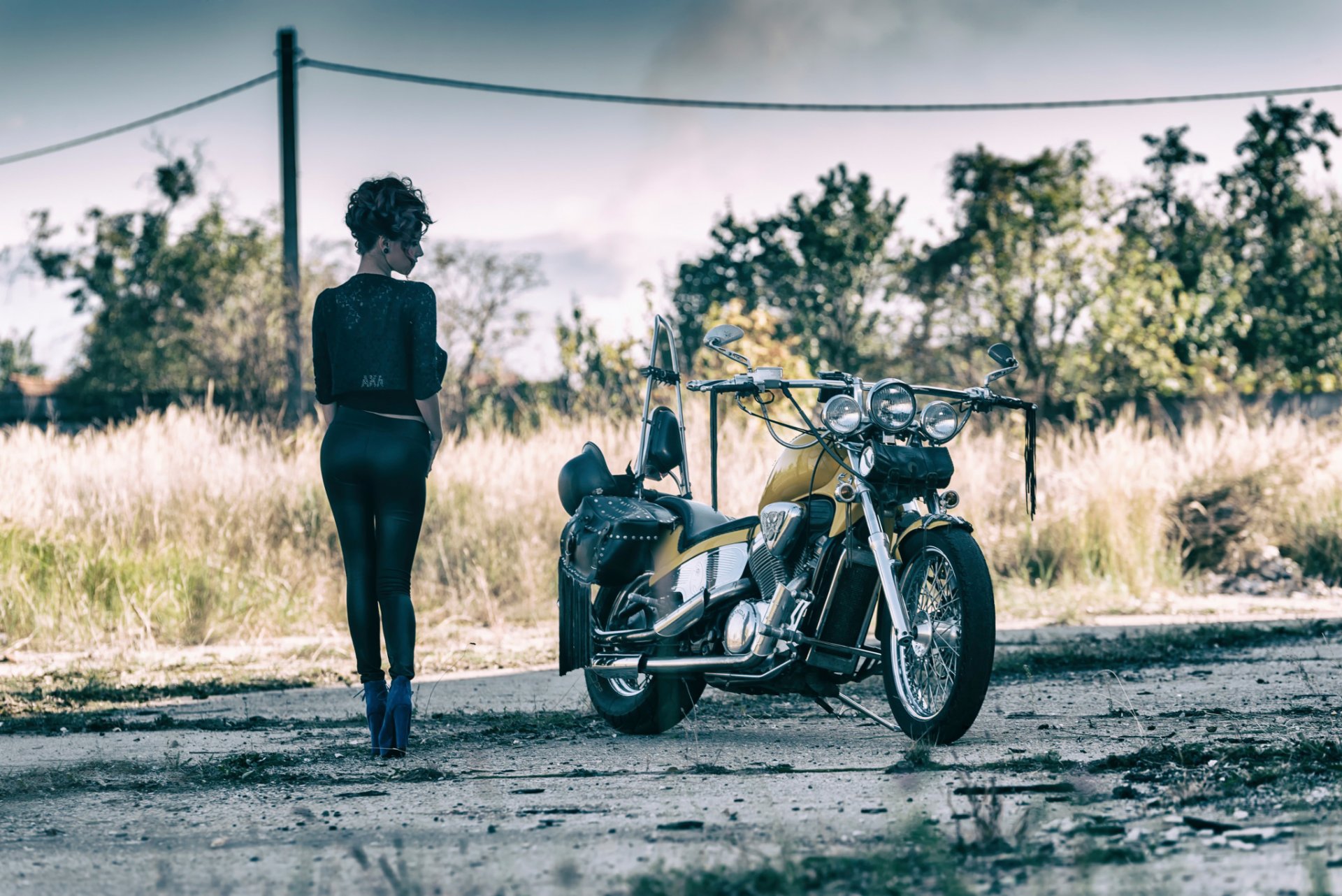 motocykl widok dziewczyna nogi