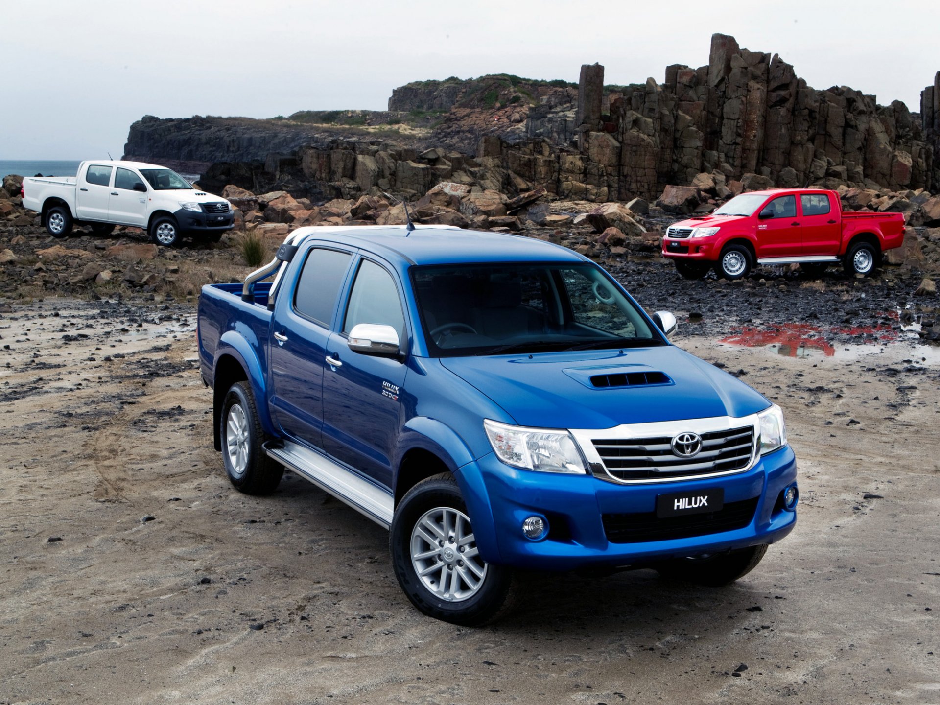 toyota hilux picup car auto wallpaper japan toyota hilux pickup white blue red