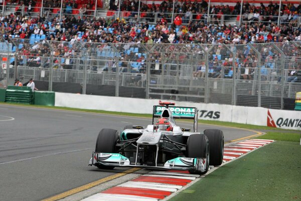 Australijski Schumacher w Mercedesie Formuły Jeden