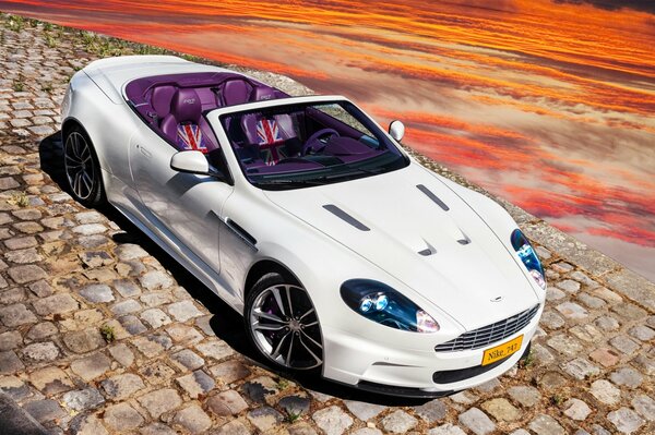 Dwumiejscowy Aston-Martin coupe z aerodynamicznym zestawem karoserii