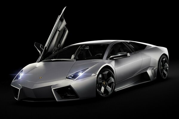 Lamborghini reventon Supersportwagen auf schwarzem Hintergrund