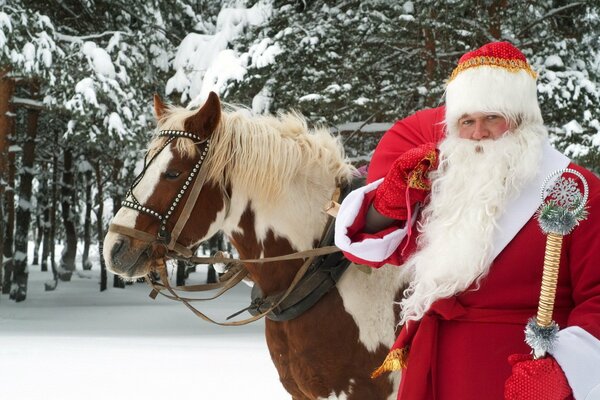 Großer Ustjug. Weihnachtsmann mit Geschenken