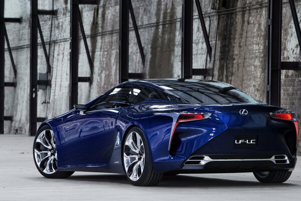 La Lexus bleue est considérée comme la plus sexy