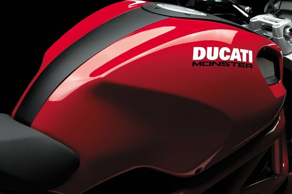 Parte della moto rossa