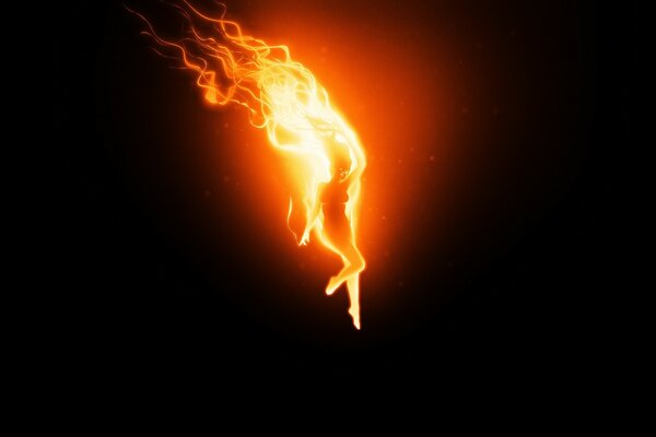 Ragazza in fiamme su sfondo nero