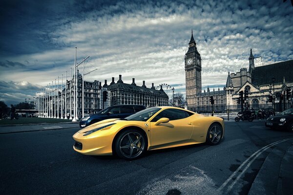 Ferrari amarillo contra el Big Ben de Londres